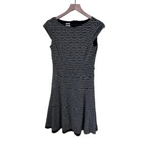 Anne Klein Black, White, Gray Short Cap Sleeve Striped Dress Size 6 Career